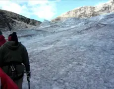 Descubre la impresionante belleza del Glaciar Jostedalsbreen: Camina por sus majestuosos senderos