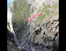 Descubre la emocionante aventura de parapente en las majestuosas montañas de Noruega