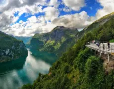 Descubre la majestuosidad del Fiordo de Hardanger en Noruega: Un paraíso natural que no puedes perderte