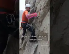 Descubre la emocionante experiencia de hacer escalada en roca en las impresionantes montañas noruegas de Noruega