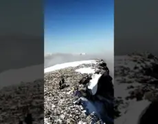 Descubre la majestuosa Montaña de Glittertind en Noruega: Un paraíso natural por explorar
