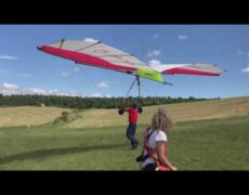 Descubre la adrenalina de practicar ala delta en las impresionantes montañas de Noruega