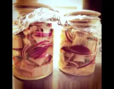 Descubre el auténtico sabor de Noruega con la deliciosa sursild: la receta tradicional que debes probar