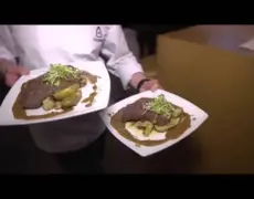 Descubre los sabores auténticos de Noruega: Probar platos en el icónico Mercado de Mathallen en Oslo