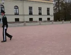 Descubre el fascinante Palacio Real de Oslo y disfruta del cambio de guardia en la capital noruega
